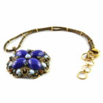 Collana in lega di ottone & rame trattata oro antico con pietre cabochon in vetro e cristalli SWAROVSKI.